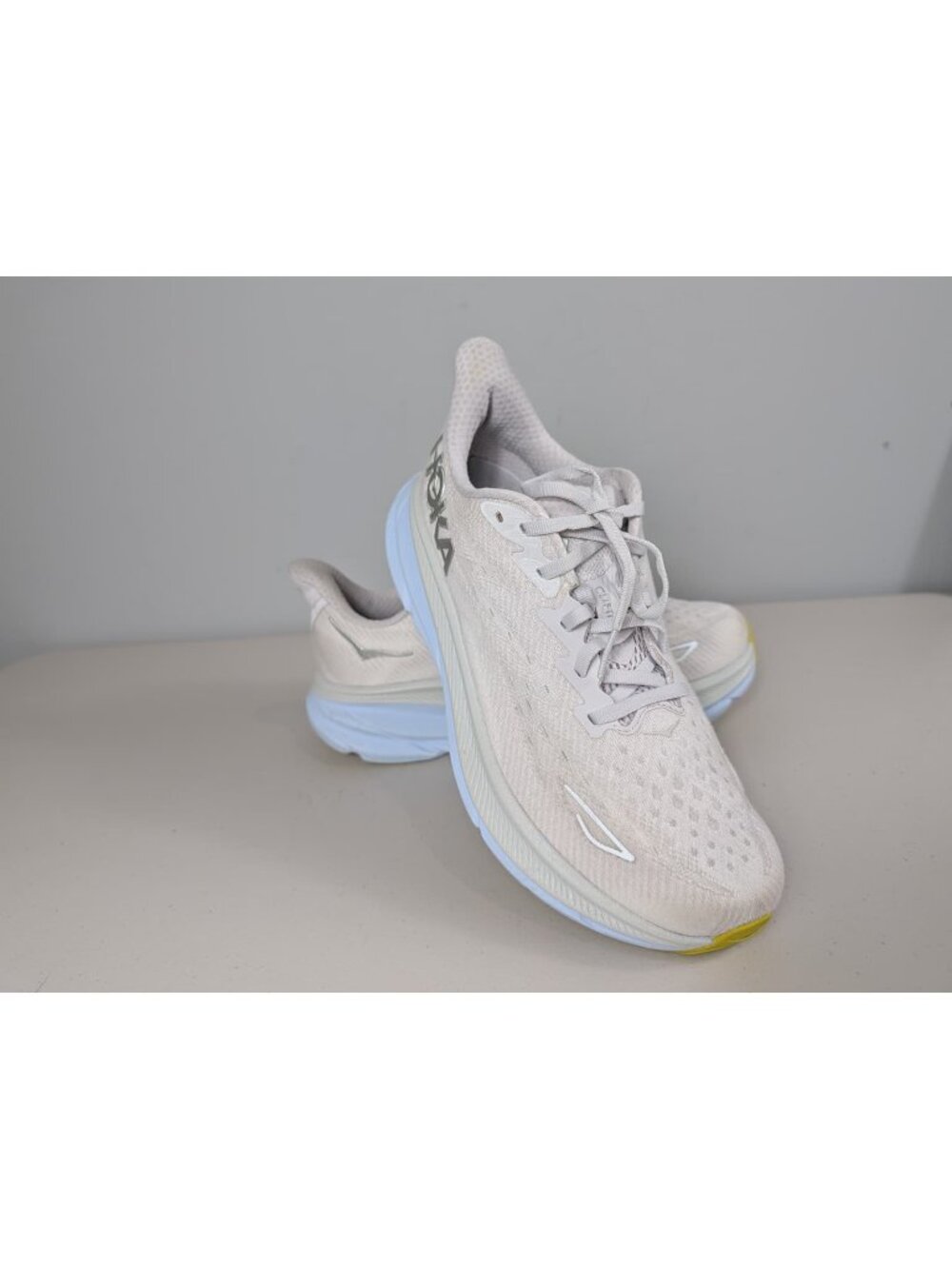 Hoka One One Clifton 9 white sneakers women's size 8.5D